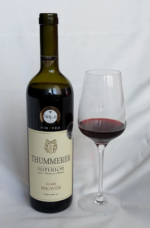 Etiqueta del vino Egri Bikavér